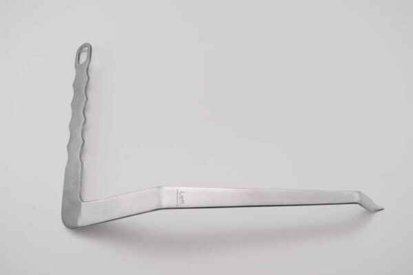 Offset Handle Hip Retractor